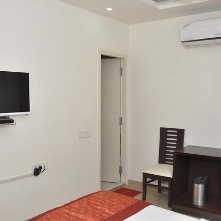 Hotel Al Gulzar Delhi  Exterior photo